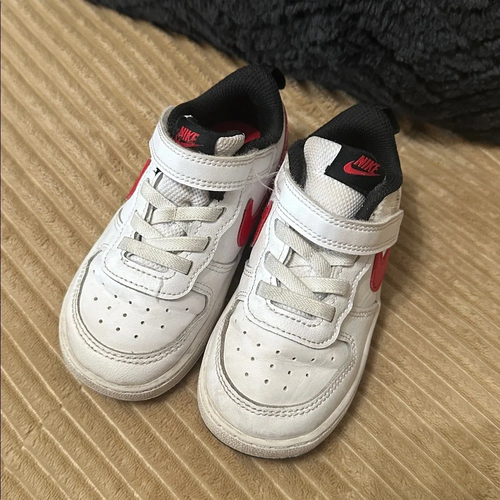 Nike Kids' White and Red Sneakers 8C